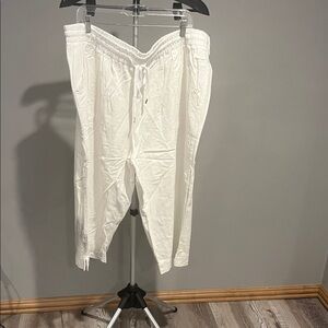 Women's White Capris (341)